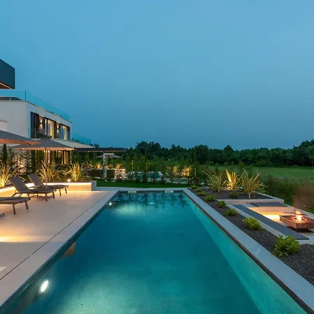 Parenzo Villa *