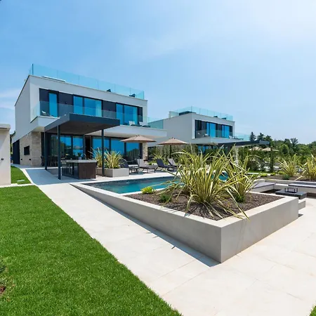 Parenzo Villa *